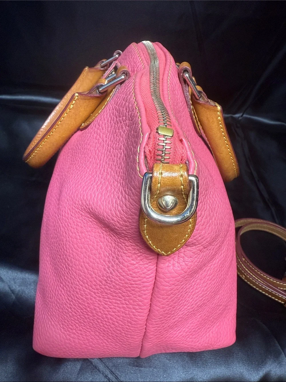 GORGEOUS DOONEY & BOURKE PINK PEBBLED GRAIN LEATHER DOMED SATCHEL / SHOULDER BAG
